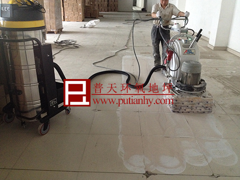 重型打磨机让瓷砖上施工环氧地坪变得更加牢固